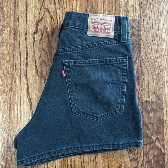 Levi's Charcoal Denim Mom Shorts - Picture 1 of 4